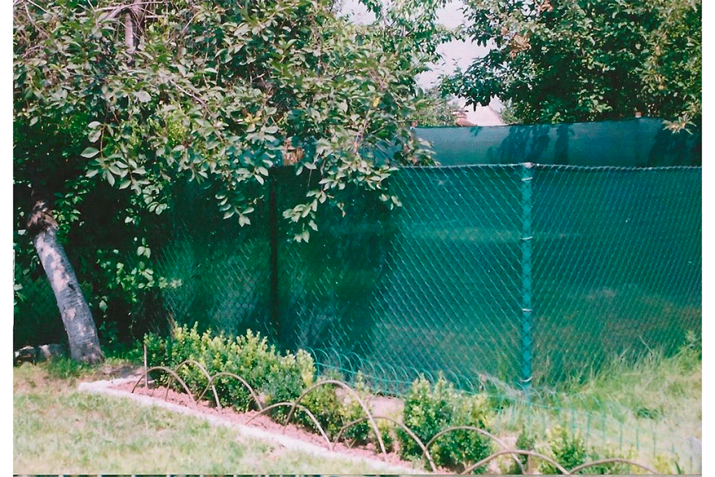 забор из фасадной сетки